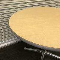 【中古】リフレッシュテーブル　イトーキ　丸テーブル　φ900*H700　メープル天板