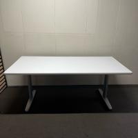 【中古】会議テーブル　手動昇降機能付き　生興　W1800*D900*H700-1000　ホワイト