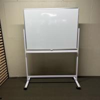 【中古】片面脚付きホワイトボード　ボード面W1200*H900　キャスター付き