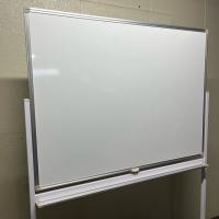 【中古】片面脚付きホワイトボード　ボード面W1200*H900　キャスター付き