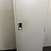 【中古】クリーンロッカー　コクヨ　掃除用具入れ　ナチュラルグレー