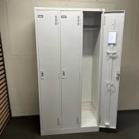 【中古】3人用ロッカー　ライオン　更衣用ロッカー　ホワイト