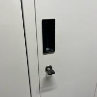 【中古】3人用ロッカー　ノーブランド　更衣用ロッカー　ホワイト