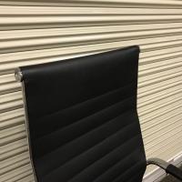 【中古】オフィスチェア　ノーブランド　アルミナムチェアリプロダクト　PVCレザー　ブラック