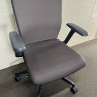 【中古】オフィスチェア　ファシス　肘付き　固定肘　グレー　