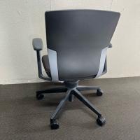 【中古】オフィスチェア　ファシス　肘付き　固定肘　グレー　
