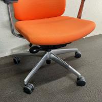 【中古】オフィスチェア　コクヨ　ウィザードチェア　肘付き　オレンジ