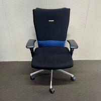 【中古】オフィスチェア　オカムラ　フィーゴンチェア　肘付き　ハイバック　ブルー