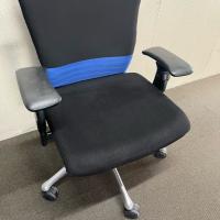 【中古】オフィスチェア　オカムラ　フィーゴンチェア　肘付き　ハイバック　ブルー