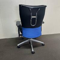 【中古】オフィスチェア　オカムラ　フィーゴンチェア　肘付き　ハイバック　ブルー