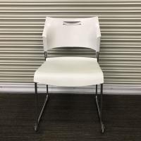 【中古】スタッキングチェア　サンケイ　会議用椅子　樹脂製　ホワイト