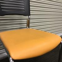 【中古】スタッキングチェア　樹脂背+PVC座面　オレンジ