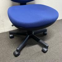 【中古】オフィスチェア　オフィスコム　布張り　ローバック　ネイビー
