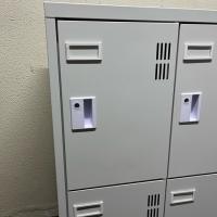 【中古】6人用シューズロッカー　東京鋼器　扉鍵付き　ホワイト