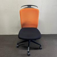 【中古】オフィスチェア　肘無し　アイリスチトセ　ハンガー付き　オレンジ