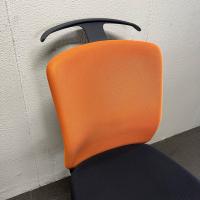【中古】オフィスチェア　肘無し　アイリスチトセ　ハンガー付き　オレンジ