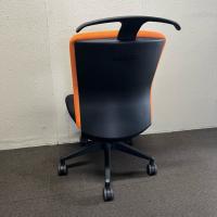 【中古】オフィスチェア　肘無し　アイリスチトセ　ハンガー付き　オレンジ