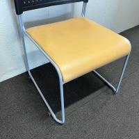 【中古】スタッキングチェア　アイリスチトセ　樹脂背+ビニールレザー　イエロー