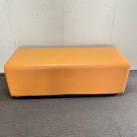 【中古】ボックススツール　W1200*D450*SH430　PVCレザー　オレンジ