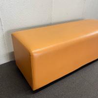 【中古】ボックススツール　W1200*D450*SH430　PVCレザー　オレンジ