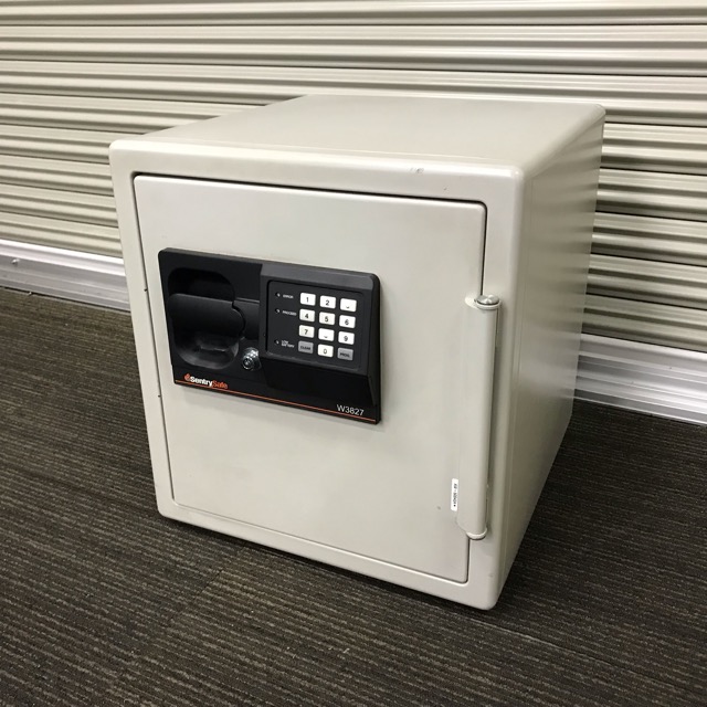 中古品】Sentry Safe セントリー 耐火金庫 ＳＢ３５２７ ※暗証番号有 