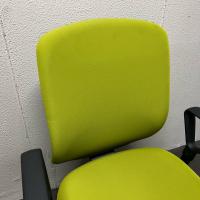 【中古】オフィスチェア　内田洋行　　肘付き　ライトグリーン