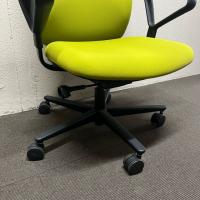 【中古】オフィスチェア　内田洋行　　肘付き　ライトグリーン