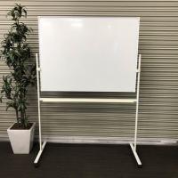 【中古】脚付ホワイトボード　メーカー不明　板面W1200　両面無地　日焼け有り